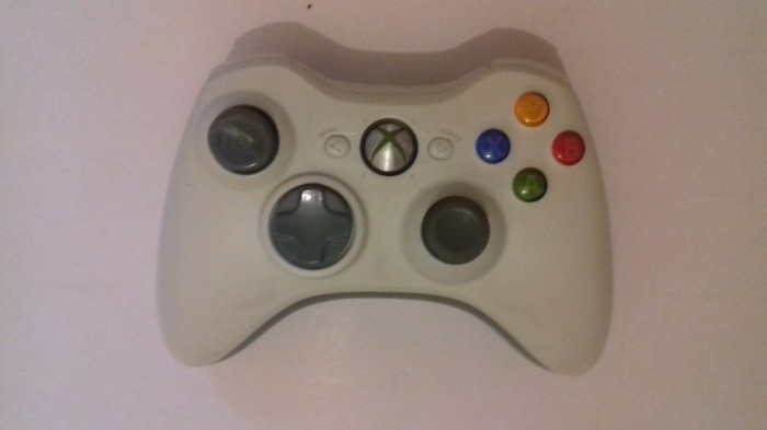 Controller original Wireless XBOX 360 Alb - funct cu baterii (002) foto mare Controller original Wireless XBOX 360 Alb - funct cu baterii (002) foto mare