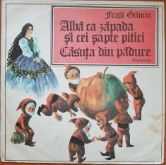 ALBA CA ZAPADA SI CEI SAPTE PITICI * CASUTA DIN PADURE Fratii Grimm (DISC VINIL) foto