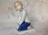 Cumpara ieftin Figurina / bibelou din portelan fin , vintage -