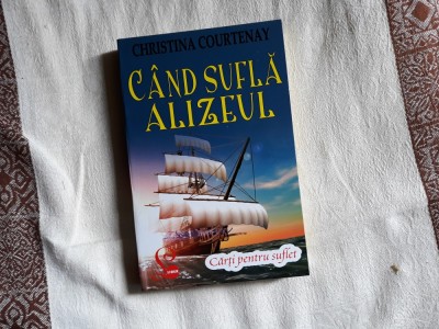 CHRISTINA COURTENAY - CAND SUFLA ALIZEUL foto