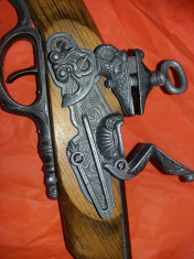 Pistol de epoca masiv,metal si lemn,pistol de panoplie vechi,Transport GRATUIT foto