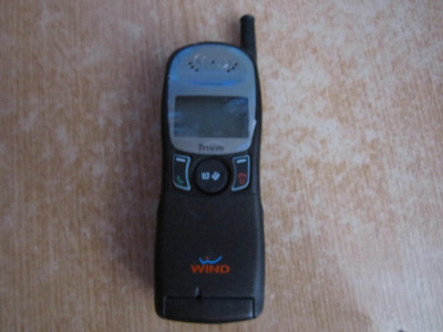 TELEFON VINTAGE MITSUBISHI TRIUM MT-040 GALAXY DEFECT.CITITI VA ROG TOT ANUNTUL. foto