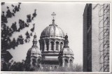 Bnk foto - Tecuci - Biserica Sf&acirc;ntul Gheorghe vazuta din spatele primariei, Alb-Negru, Romania de la 1950, Cladiri