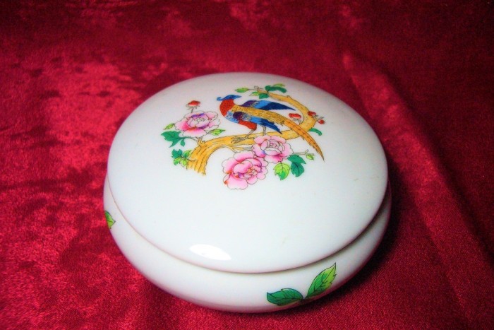 Cutie caseta portelan Limoges pictata manual, colectie, cadou, vintage