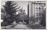 Bnk foto - Tecuci - Biserica Sf&acirc;ntul Gheorghe vazuta din spatele primariei, Alb-Negru, Romania de la 1950, Cladiri