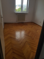 Vand apartament cu 3 camere in Gheorgheni foto