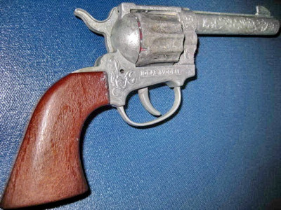 1332-Pistolet Magnum Ideal Modell pt recuzita teatrala sau jucarie. foto