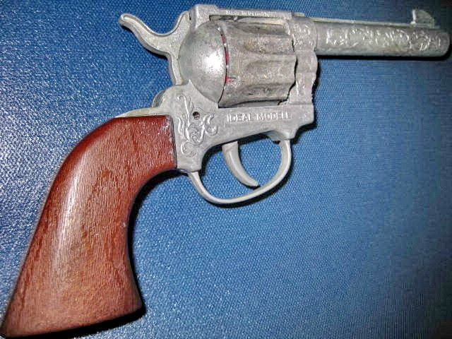 1332-Pistolet Magnum Ideal Modell pt recuzita teatrala sau jucarie.