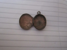 medalion vechi pentru lantisor si pentru doua fotografii a2 foto