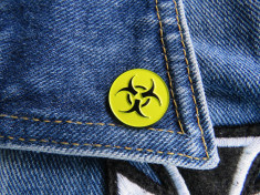Insigna metalica de rever Biohazard logo (Rock, Heavy, Thrash, Speed, Death) foto