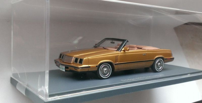 Macheta Dodge 600 Convertible 1988 Gold - NEO 1/43