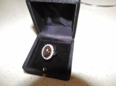 Inel aur alb cu opal cabochon negru 5 ct, anturaj diamante foto