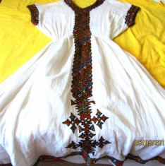 Rochie de festival medieval.Broderie manuala cu fir auriu.Tifon multistrat. foto