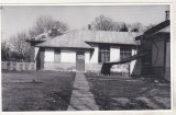 Bnk foto - Tecuci - Scoala Nr. 10 Dimitrie Sturdza curtea interioara - anii `80, Alb-Negru, Romania de la 1950, Cladiri