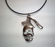 Medalion craniu cu barda foto