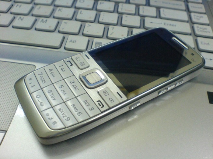 Nokia E52 alb reconditionat Nokia E52 alb reconditionat