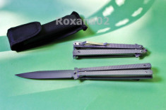 CUTIT BUTTERFLY BALISONG. BRICEAG FLUTURAS FLUTURE. Tip Stilet, Stainless Steel foto