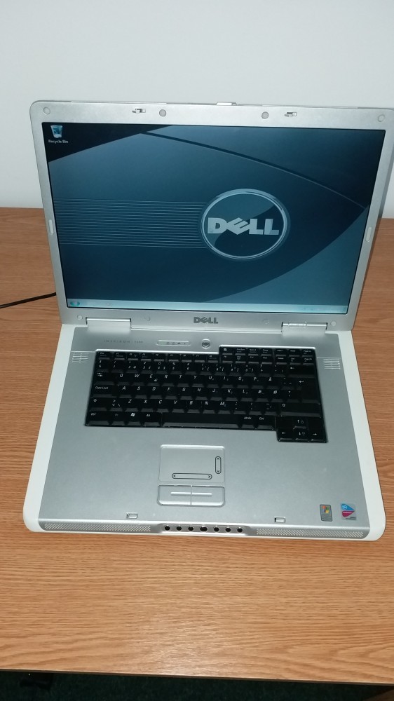 A23.Laptop Dell Inspiron 9300 17" Intel Pentium M 1.73 GHz, 80 GB HDD