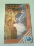TUNURILE DIN NAVARONE ~ ALISTAR McLEAN