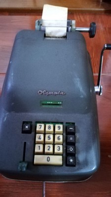 CASA DE MARCAT- CALCULATOR VINTAGE OLYMPIA foto