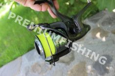 Mulineta Okuma Longbow XT Baitfeeder O.LBXT655 + Nylon Aqua Crocodille Fluo 655 foto