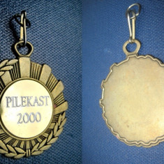 Set 3 Medalii sportive vintage PILEKAST Suedia alama aurita-argintata. Pret lot.