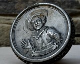 Dop decorativ pentru sticla de vin, cognac, realizat din staniu sau zinc