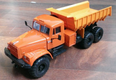 Macheta camion KrAZ 255S Basculanta- noua, scara 1/43 foto