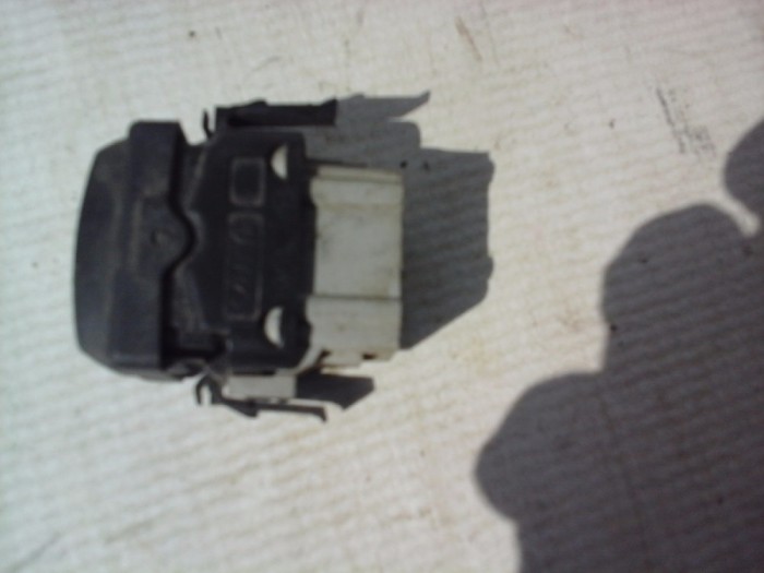Butor dezactivare ESP Renault Laguna 2 An 2001-2007 foto mare Butor dezactivare ESP Renault Laguna 2 An 2001-2007 foto mare