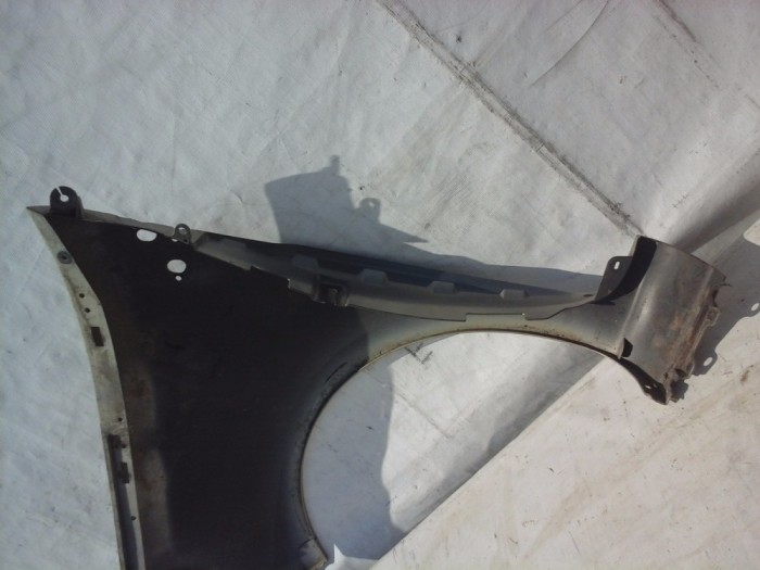 Aripa dreapta fata Renault Clio 3 An 2006-2010 cod 8200256118 foto mare Aripa dreapta fata Renault Clio 3 An 2006-2010 cod 8200256118 foto mare