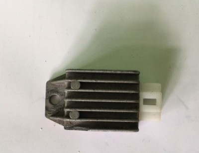 Releu incarcare 4 contacte China Moped foto