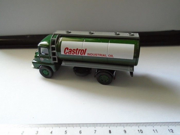 bnk jc Vanguards - Ford Thames Trader Tanker - 1/64