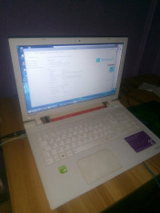 Laptop Toshiba Satellite alb foto