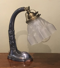 Nr.580 Lampa / veioza de birou Art Deco cu abajur din sticla, anii 1920. foto