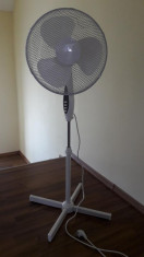 Vand ventilator Merox cu picior, pentru camera foto