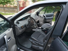 Vand autoturism marca Renault Scenic. foto