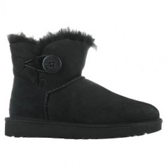 Bocanci Femei UGG Classic Mini Bailey Button Black 1016422BLK foto