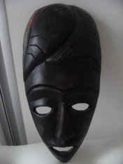 Frumoasa masca africana veche,marcata Porto Riko,,din lemn,stare perfecta. foto
