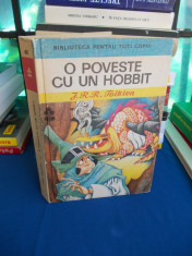 J.R.R. TOLKIEN - O POVESTE CU UN HOBBIT * ILUSTRATII LIVIA RUSZ - 1975 foto