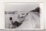 Bnk foto - Pe malul Dunarii la Crisan - anii `70, Alb-Negru, Romania de la 1950, Cladiri