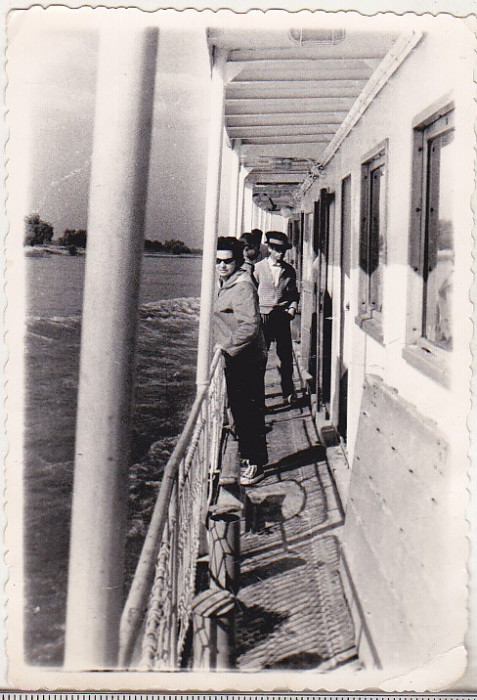 bnk foto - Pe Dunare cu vaporul - anii `70