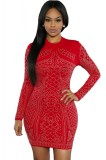 Cumpara ieftin Rochie Scurta Mulata Rosie E471 cu Nituri Aurii, Maneci Lungi, Club/Seara - Marime M
