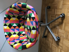 Scaun rotativ colorat IKEA foto