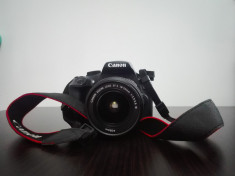 Canon EOS 1300D+obiectiv EF-S 18-55 mm DC+acumulator+card memorie 32gb foto