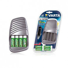 INCARCATOR BATERIE ACUMULATOR VARTA ULTRA FAST + 4 ACUMULATORI AA VARTA foto