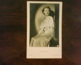 Fotografie interbelica, reprezentand-o pe actrita americana Janet Gaynor