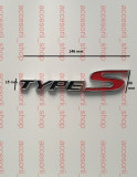 Emblema scris TYPE S, Universal