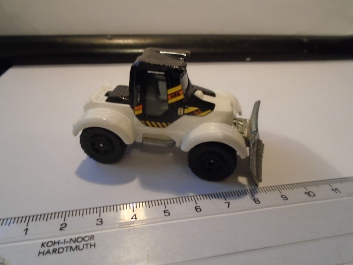 bnk jc Matchbox MB 686 - Tractor Plow