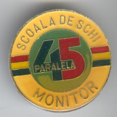 MONITOR - SCOALA DE SCHI PARALELA 45 ROMANIA Insigna - Sport de Iarna, SUPERBA