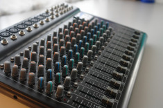 mixer profesional SOUNDKING AS1802BDG 10 MIC/LIN + 2 STEREO foto